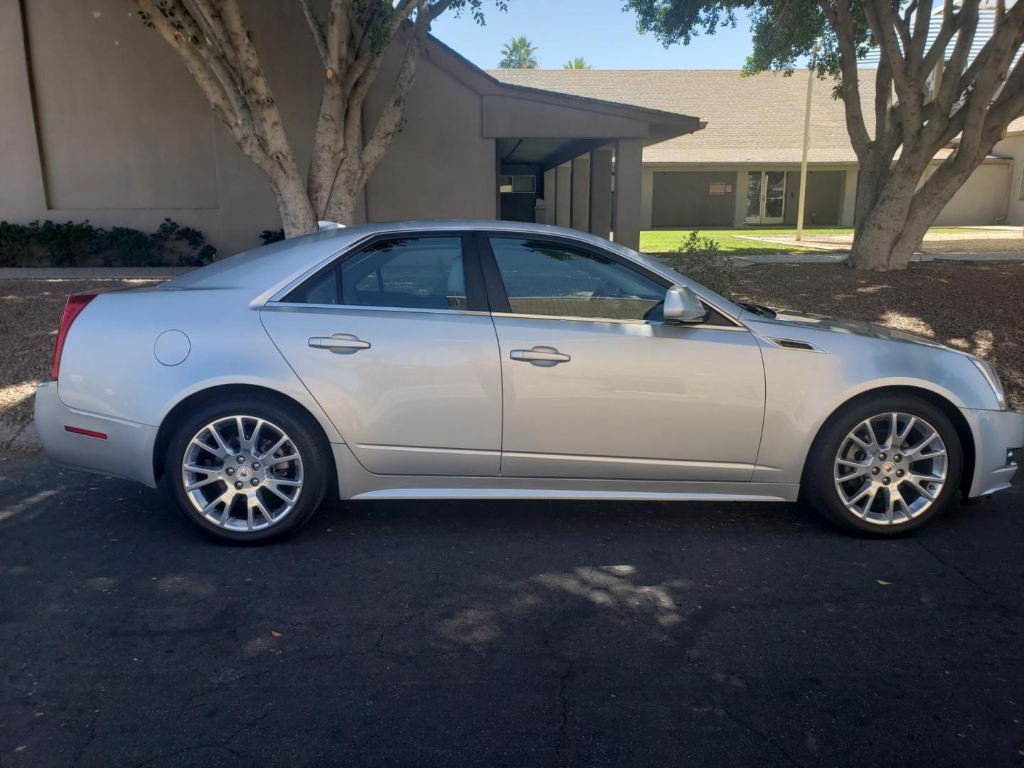 2011 /gray Cadillac CTS cts (1G6DP5ED0B0) with an 3.6L V6 DOHC 24V engine, 6-Speed Automatic transmission, located at 323 E Dunlap Ave., Phoenix, AZ, 85020, (602) 331-9000, 33.567677, -112.069000 - 2011 Cadillac CTS Premium,....... EXCELLENT condition,....ONLY 128K MILES........ A Real Must See!!.... No accidents, Ice cold a/c front and rear, Touch screen Stereo/CD player, Satellite compatible, Backup camera, Phone sync, Bluetooth, Navigation, Gorgeous tinted sunroof, Clean Gray interior with - Photo#4